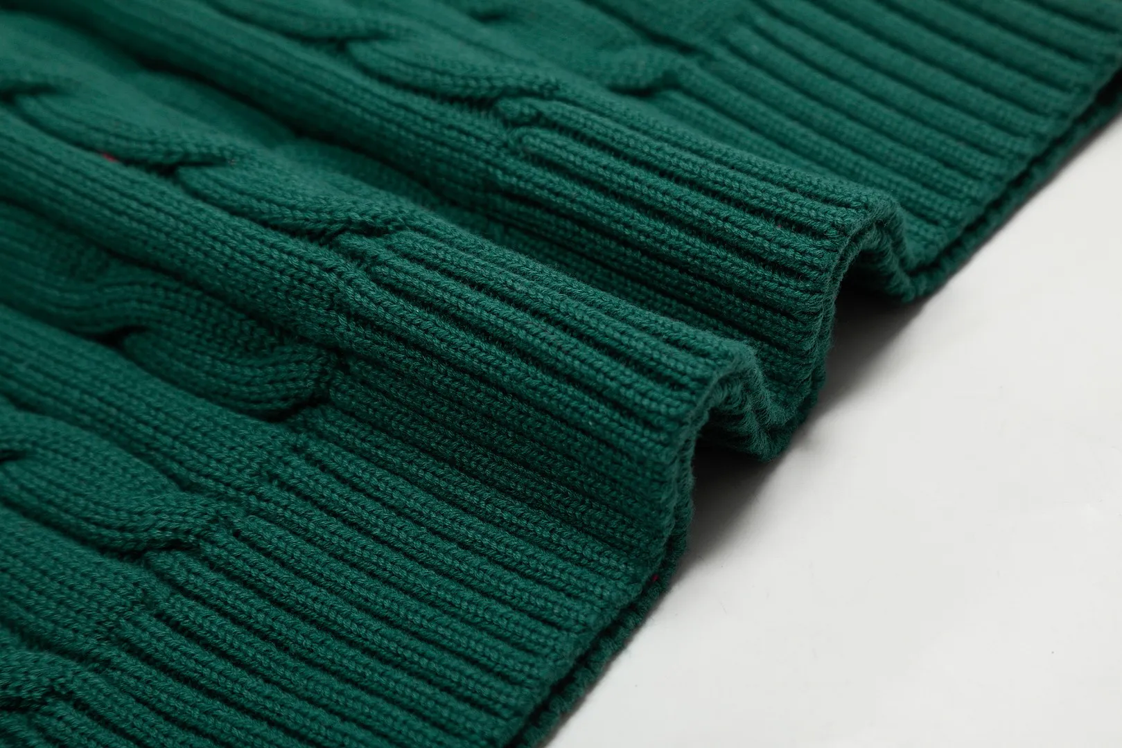 🅿️160 "Top quality" Style number: DS002# (not off the shelves all year round) [Ralph Lauren round neck solid color pony embroidered logo knitted short sleeves] ✅Ralph Lauren classic basic versatile knitted short sleeves for all seasons ✅Main supplier platform live broadcast Wholesale entities Replenish when out of stock Not off the shelves ✅ZP quality 1:1 version Scan the code to enter the GF website Counter quality ✅Detailed quality is the only one in Guangzhou Imported quality cotton yarn, focusing on high-end, cost-effective, good quality needless to say ✅The version is restored to the original order, the maximum size can be worn up to 160 pounds, loose, comfortable and stress-free ✅The upper body is simple and easy to match, a must-have for goddess ootd, good-looking clothes are never picky, a must-have in the goddess’ wardrobe Size: S-XL Color: Black White Gray Light Blue Light Pink Colorful Blue Khaki Bright Yellow Fruit Green Milk Apricot Wood Green Taro Purple Chinese Red Anchor Red Navy Red Label Navy Blue White Label